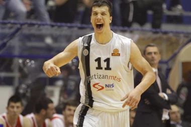 "GROBARI" BUKVALNO U TRANSU: Lučić DOMINIRA Evroligom pa PROGOVORIO o Partizanu!