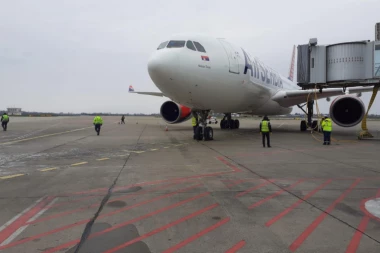 DOJAVA O BOMBI NA LETU BEOGRAD-MOSKVA: Avion se vraća na aerodrom Nikola Tesla