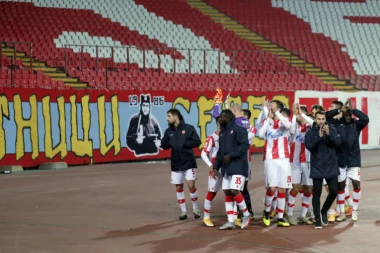 BAKLJE I NAVIJAČI NA STADIONU: Zvezdu čeka kazna od FSS!