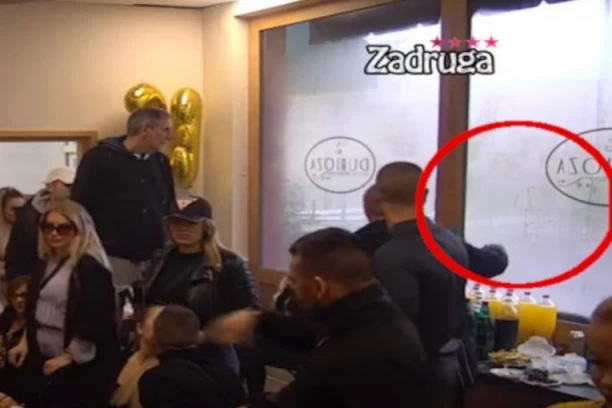(VIDEO) ISPLIVAO JEZIV VIDEO! KUKASTI KRST PRED MILIONIMA: Gledaoci ZGROŽENI UZNEMIRUJUĆIM PRIZOROM!