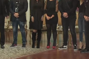 (VIDEO) NEVIĐENA SCENA U RIJALITIJU: Svi ukućani u crnini, imali obred i pevali posmrtne pesme!