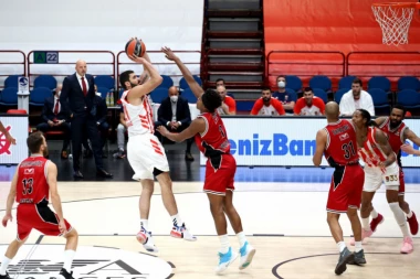 ZVEZDA JE NOĆNA MORA ARMANIJA: Crveno-beli slavili u Milanu posle sjajnog meča!