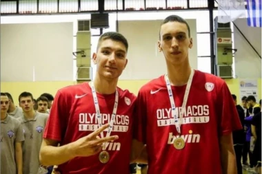 (VIDEO) DIRLJIVE SCENE U ATINI: Pokuševski se oprostio od saigrača iz Olimpijakosa!