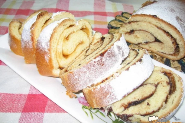 (RECEPT) MEKANE I PREUKUSNE: Štrudle sa džemom