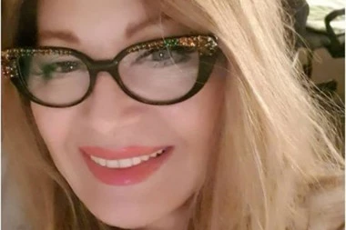 (FOTO) GOLA ZADNJICA DANICE MAKSIMOVIĆ ZGRANULA JAVNOST: Osvanula šok fotka obnažene glumice U 68. GODINI!