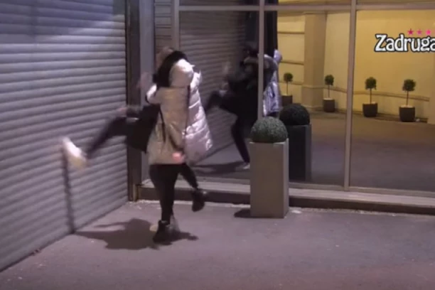 (VIDEO) DRAMA U ZADRUZI! PALA MU KLAPNA: Pretio da će sve da ih UBIJE!