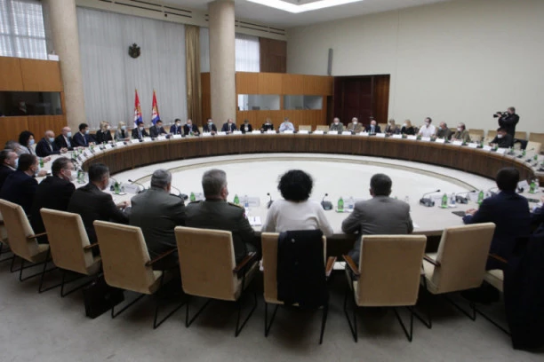 U IŠČEKIVANJU NOVIH MERA U PONEDELJAK: Gde možete ovog vikenda, a šta je još pod ključem!