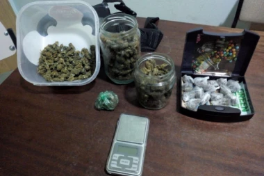 PAO DILER U ŠAJKAŠU: Policija mu našla u kući drogu i digitalnu vagu