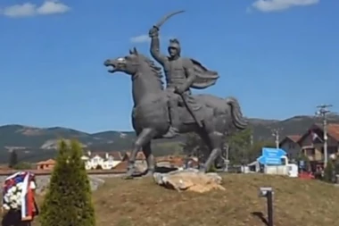U toku potraga za huliganima u Gračanici koji su pokušali da zapale SRPSKU ZASTAVU