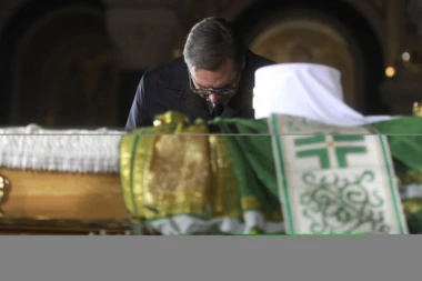 (FOTO) POTRESNA SCENA! Vučić sa Dodikom stigao u Hram: Na ivici suza, položio venac i poklonio se nad odrom patrijarha