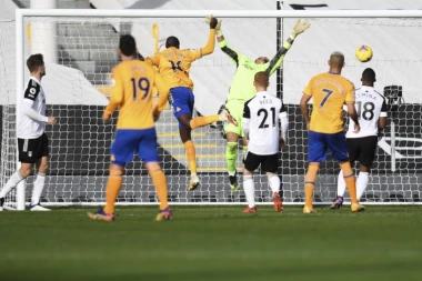 KARAMELE PREKINULE LOŠ NIZ: Everton pokorio London, Fulam ne ume da pogodi penal!