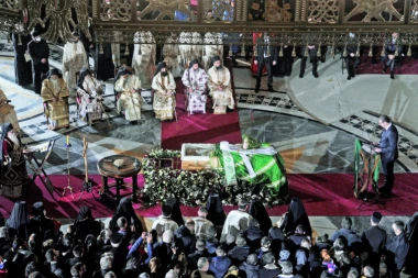 Srpski narod se oprostio od svog duhovnog poglavara! Poslednja Irinejeva poruka: ČUVAJTE SRPSKU I KOSOVO!