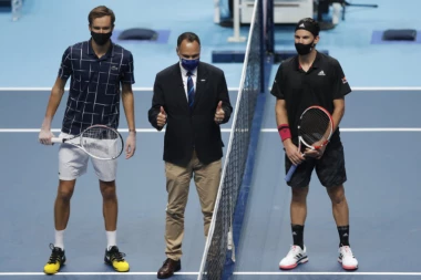 SPEKTAKULARAN PREOKRET U LONDONU: Medvedev i Tim odigrali TRILER FINALE, evo ko se na kraju RADOVAO, a ko je TUGOVAO!