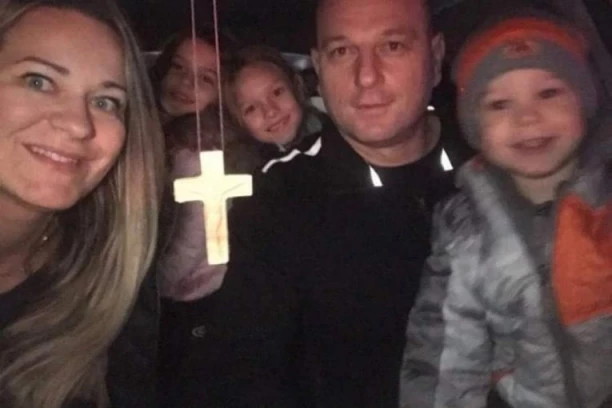 Neverovatna auto tura kroz svodove sa milion lampiona: Reporter Republike u prazničnoj bajci u Čikagu