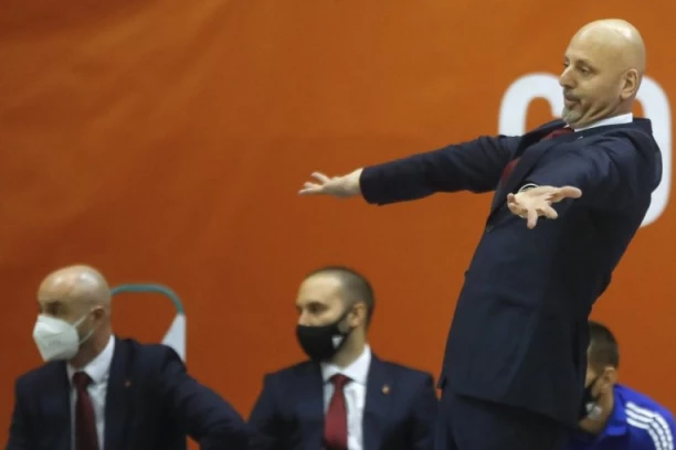 RASKOL u redovima crveno-belih: IGRAČI ZVEZDE BOJKOTUJU OBRADOVIĆA!