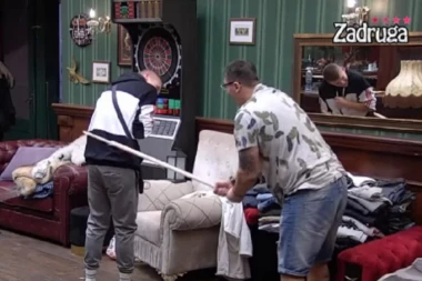 (VIDEO) Haos u pabu: Kristijan udario motkom Čorbu posred leđa!