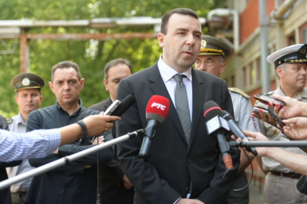 PETKOVIĆ NA DRŽAVNIM JASLAMA A PARAMA FIRME PLAĆA PROTESTE: Opasne zloupotrebe direktora u Kragujevačkoj fabrici "ZASTAVA ORUŽJE" A.D.