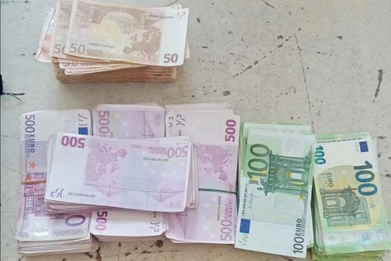 Bugari puni evra pali na Gradini! Zaplena - 210.650 evra i pola kila zlata