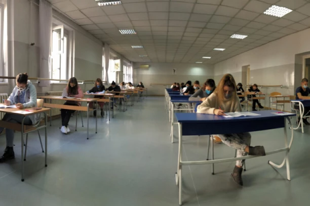 (FOTO) OSMACI ZAVRŠILI MALU MATURU: Evo rešenja KOMBINOVANOG TESTA!