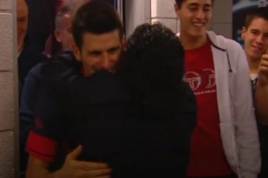 (VIDEO) ĐOKOVIĆ MORA DA JE SLOMLJEN: Podsećanje na susret Novaka i Maradone - fudbalski Bog je OBOŽAVAO teniskog!