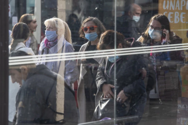 NOVE MERE STUPAJU NA SNAGU: Uvodi se obavezno nošenje maski na otvorenom!