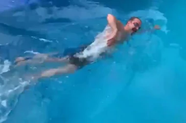 (VIDEO) GODFRI PLIVA ZA ČASNI KRST: Sprema se punom parom, OBJAVIO SNIMAK TRENINGA u svom bazenu