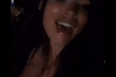 (VIDEO) BOMBA! ISPLIVAO ŠAVIJIN KUĆNI VIDEO: STARLETA POTPUNO GOLA, a tek šta radi usnama!