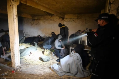 (FOTO) VELIKA AKCIJA MUP-a: Oko 450 migranata vraćeno u kampove i prihvatne centre!