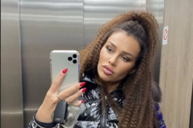 (HOT FOTO) SVI POPADALI U TRANS! Stanija se pojavila u emisiji BEZ GAĆICA: Va*ina se ocrtala - SVE SE VIDI!