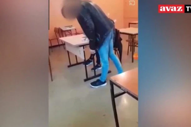 (FOTO, VIDEO) I OVO SE ZOVE DETE! Pogledajte snimak stravičnog vršnjačkog zlostavljanja autističnog dečaka i recite deci kako to ne sme da se radi!