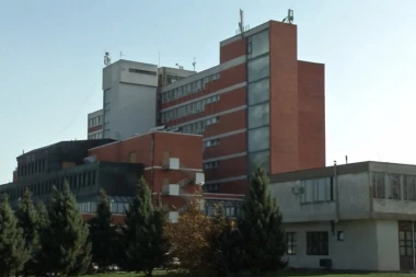 UŽAS: Žena skočila sa petog sprata valjevske bolnice!