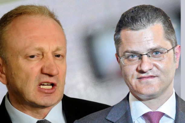 (FOTO) ĐILAS NAREDIO: Svi tucite po Jeremiću i Pajtiću! UKLJUČILI SE ĐILASOVCI I DEMOKRATE: Neće Vuk i Bojan pregovarati za nas!