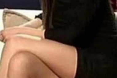 (FOTO) RASPLAMSAVALA JE MAŠTU ŠIROM SRBIJE SVOJIM PREDUGIM NOGAMA! Njeno lepo lice vrištalo je sa tv ekrana, a evo gde je danas poznata voditeljka: BIJE NAJTEŽU BITKU ZA BEBU!