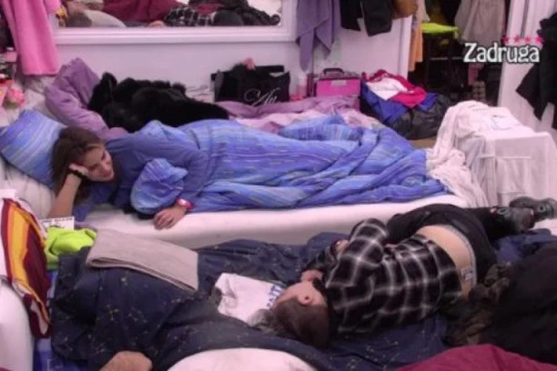 PROMENILA PLOČU: Monika priznala sve o intimnim odnosima u KUĆIĆI sa Matorom, a onda TVRDILA OVO, Kristijan joj ZAPUŠIO USTA!