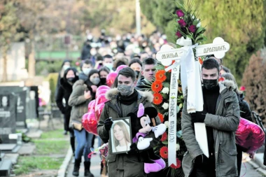 KAMEN DA ZAPLAČE: Jecaji VIOLINE ispratili malu Minju! ČITAJTE U SRPSKOM TELEGRAFU