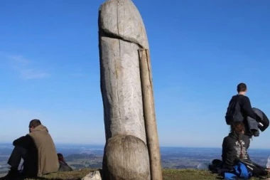 KOJI ĆE IM ...? Ukraden falus od 2 metra, policija ne zna šta da radi