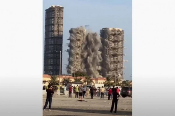 (VIDEO) DA NE POVERUJEŠ OČIMA! Četiri kule u Abu Dabiju srušene kao da su od kartona, za 10 sekundi postale pepeo i prah!
