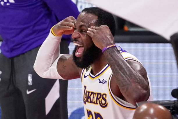 SKANDAL: Lebron nagrađen za rušenje Trampa!