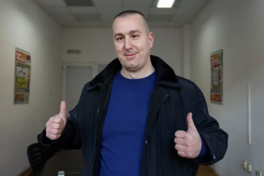 ČITALAC REPUBLIKE BOGATIJI ZA 100 EVRA! Dodelili smo mu nagradu, A EVO ŠTA JE REKAO KAKO ĆE POTROŠITI NOVAC