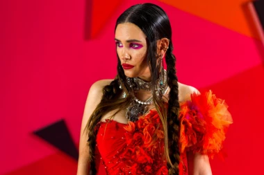 (VIDEO) Zvezde pevaju zvezde:Ana Bebić obradila Tajči