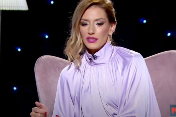 SRPSKI GLUMAC UHODIO JOVANU JOKSIMOVIĆ, BIO JE LUD ZA NJOM: Voditeljku pratio u stopu, hteo je da je svašta da joj radi! (FOTO)