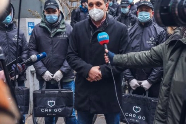 "CarGo Batler" donirao besplatne obroke medicinskim radnicima - 100 besplatnih obroka za COVID centar na Paliluli