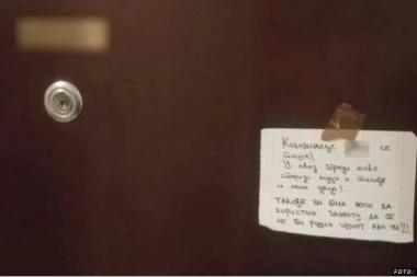 ONO KAD JE KOMŠIJI DRAŽE DA VODITE RAT NEGO LJUBAV: Na vratima jedne srpske porodice osvanula i više nego neumesna poruka, pogledajte i kakva
