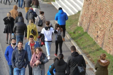 DANAS POČINJE ZIMA! U celoj zemlji otopljenje, ali i vetar!