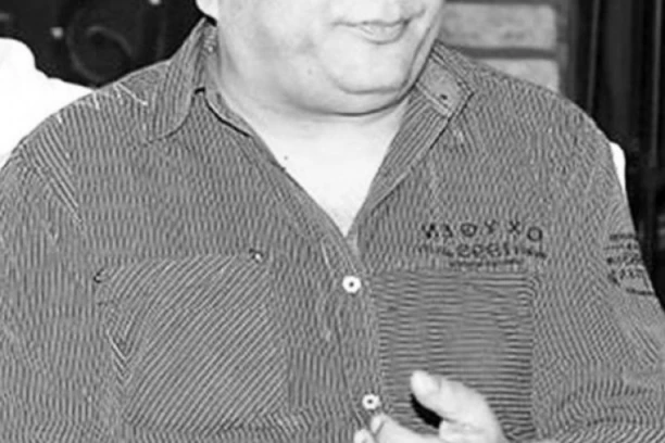 (FOTO) SUZE TEKU SAME! ESTRADA SE OPRAŠTA OD DŽEJA: Počivaj u miru veličino, otpevao si najlepše balade!