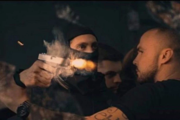 Srpski pevač ukrstio glasove sa Crnogorcima, pesma kida, a spot je pravi akcioni film!