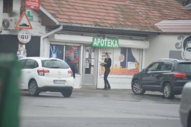 (FOTO) PRVO POJAVLJIVANJE U JAVNOSTI POSLE SMRTI PEVAČA: Ovde smo zatekli Džejevu ćerku!