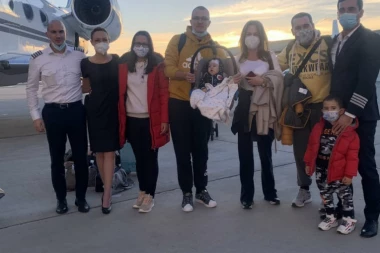 (FOTO) LANA STIGLA U AMERIKU: Mama podelila DIVNE vesti o ŽIVOTNOJ BORBI male LAVICE!