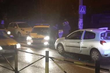 (VIDEO) Spektakularno hapšenje na Voždovcu: Interventna nakon potere sustigla begunca i razvalili auto