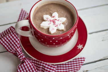 (RECEPT) Ukusna, zdrava i sa neočekivanim sastojkom: Topla čokolada bez mleka!